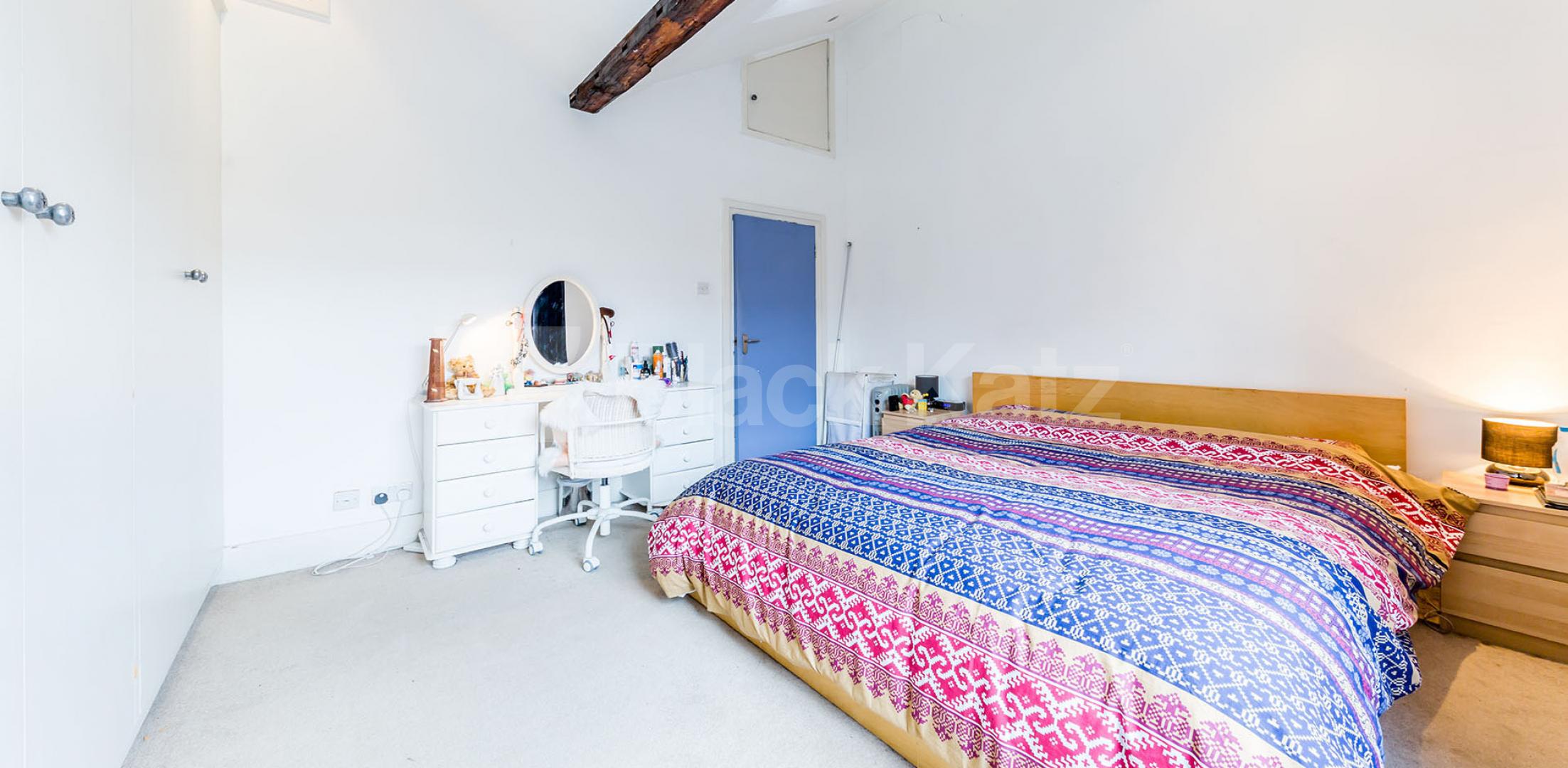 Spacious 1 bedroom flat to rent mins away from Regents Park Parkway, Camden